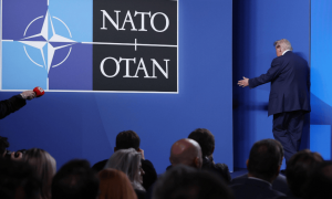 中方丢下“稀土核弹”后，美亲密盟友扎堆访华，称不怕特朗普报复