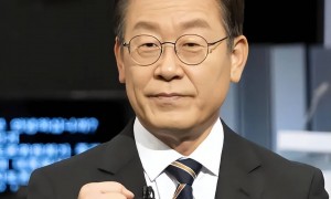 人口暴跌，股市翻倍