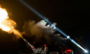 泽连斯基战斧还没拿到，爆炸已震撼乌克兰，俄罗斯用行动回应美国威胁