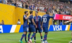 世俱杯-穆西亚拉重伤登贝莱破门 九人巴黎2-0拜仁挺进4强