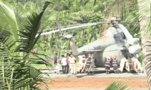 印度总统直升机降落时停机坪塌陷